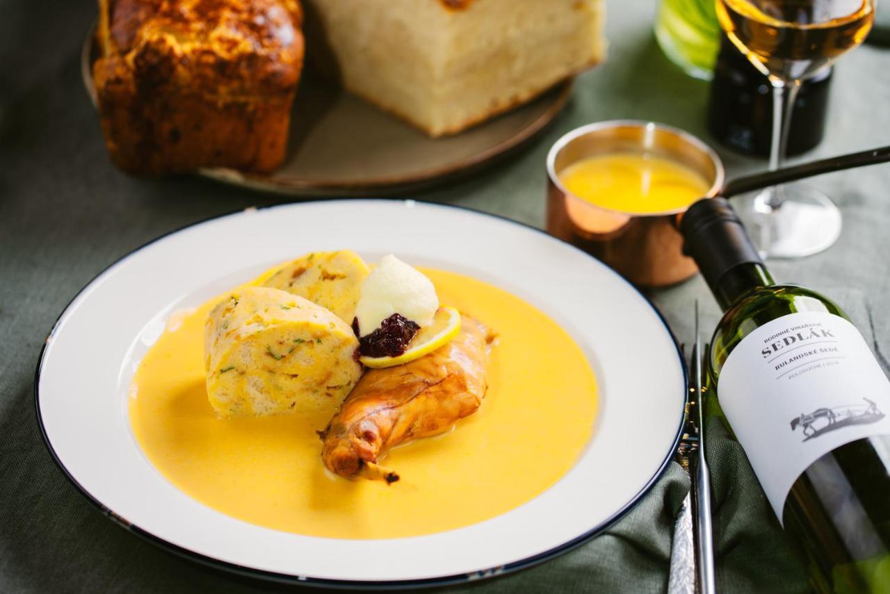 Restaurant & Pension U Hradu Šternberk Dış mekan fotoğraf